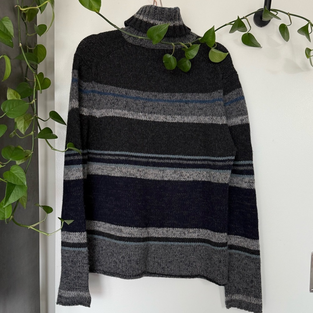 Banana Republic Turtleneck Sweater - Black and Gray Stripes Lamb Wool & Wool 🐑 - Picture 5 of 5